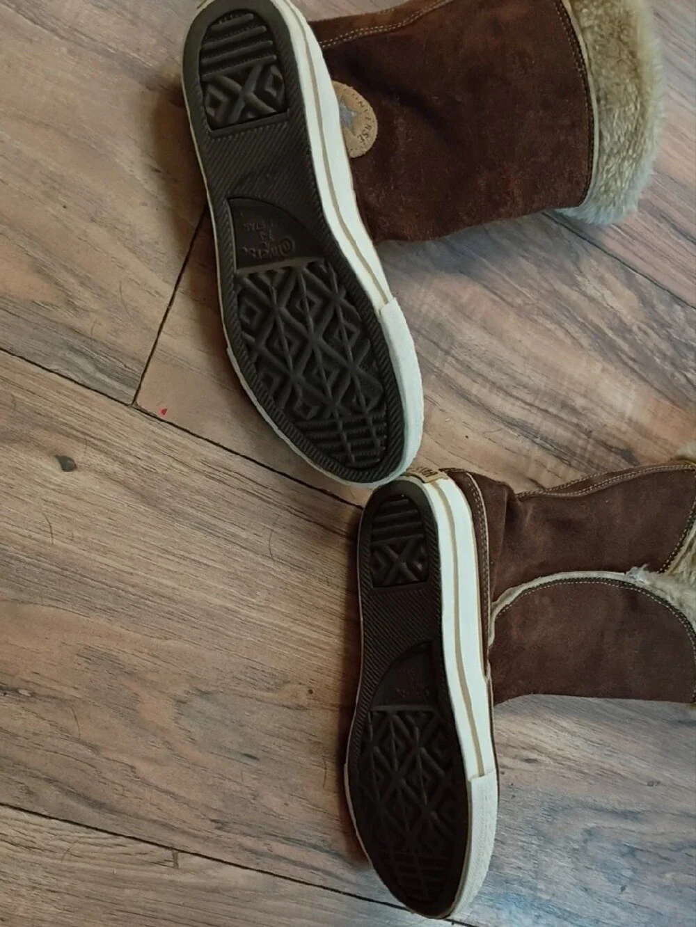 Converse Girls Size 1 Brown Suede Boots with Tan Faux Fur Trim